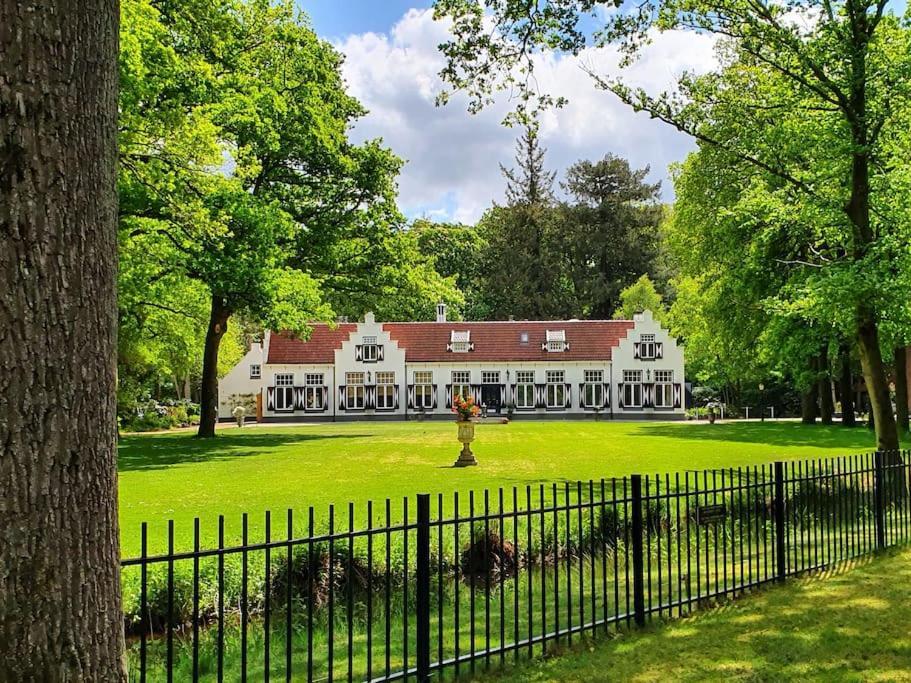 Jagershuis sinds 1724 op landgoed Princenhof Oranjewoud Buitenkant foto